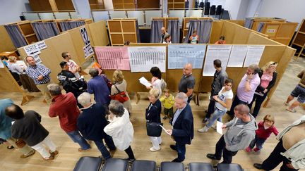 Un bureau de vote en Belgique lors des élections européennes du 25 mai 2014. (ERIC LALMAND / BELGA / AFP)