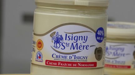 La crème d'Isigny est une appellation d'origine protégée (AOP). Elle est fabriquée à partir du lait de vache de race normande et doit répondre à des critères précis.