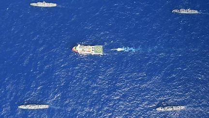 Le navire turc de recherche sismique "Oruç Reis", escorté par des bateaux militaires turcs en mer Méditerranée, le 12 août 2020. (TURKISH DEFENCE MINISTRY / AFP)