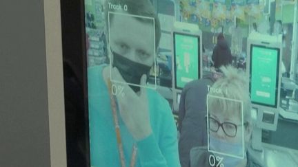 Russie : dans les supermarchés, le paiement par reconnaissance faciale divise