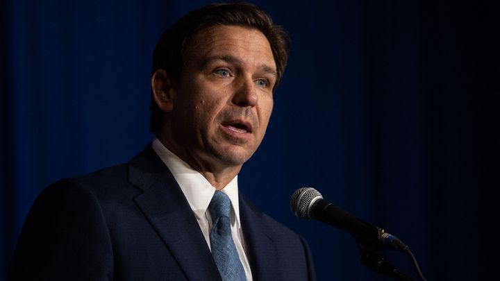 Ron DeSantis, le 14 avril 2023 dans le New Hampshire (Etats-Unis). (SCOTT EISEN / GETTY IMAGES NORTH AMERICA / AFP)