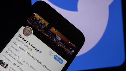 Twitter : le réseau social suspend définitivement le compte de Donald Trump