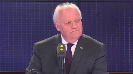 François Asselineau invité de franceinfo jeudi 9 mai.&nbsp; (FRANCEINFO / RADIOFRANCE)