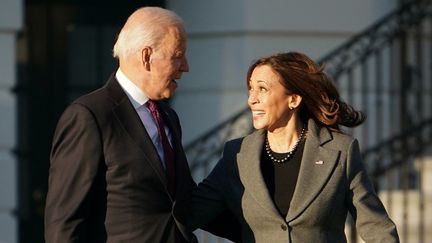 Le président américain Joe Biden et sa vice-présidente Kamala Harris, le 15 novembre 2021 à la Maison Blanche, à Washington (Etats-Unis). (MANDEL NGAN / AFP)