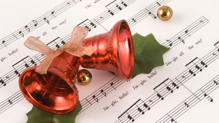 LE chant de Noël par excellence : Jingle Bells, ou Vive le vent... (GETTY IMAGES)