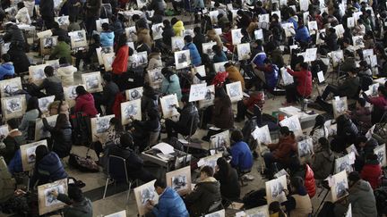 Des &eacute;tudiants passent le concours d'entr&eacute;e d'une &eacute;cole d'art &agrave; Jinan (Chine), le 10 f&eacute;vrier 2014. (CHINA DAILY / REUTERS)