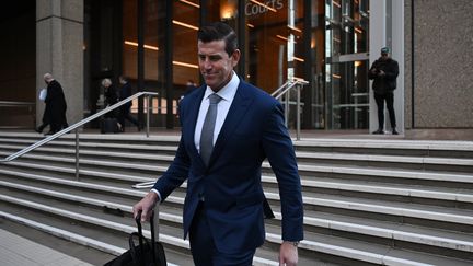 Ben Roberts-Smith quitte le tribunal de Sydney (Australie), le 18 juillet 2022. (DEAN LEWINS / AAP)