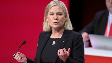 La cheffe des sociaux-démocrates suédois, Magdalena Andersson, le 4 novembre 2021 à Göteborg, en Suède. (ADAM IHSE / TT NEWS AGENCY / AFP)