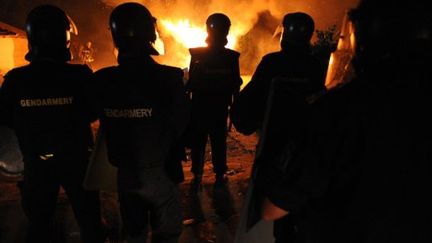 A Katunitsa, la maison de Kiril Rachkov, patriarche local des Roms, mise à feu le 24 septembre 2011. (NIKOLAY DOYCHINOV / AFP)