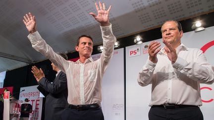 Manuel Valls et Jean-Christophe Cambadélis, le 30 août 2015, à La Rochelle (Charente-Maritime). (MAXPPP)