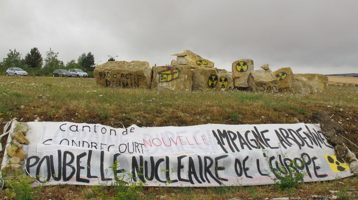 Devant le site du laboratoire de l'Andra, &agrave; Bure (Meuse), le 4 ao&ucirc;t 2015. (ILAN CARO / FRANCETV INFO)