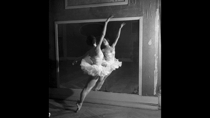 Leslie Caron - Opéra Garnier - Paris 1950
 (Willy Rizzo / Studio Willy Rizzo )