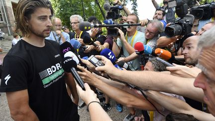 Peter Sagan devant la presse au lendemain de son exclusion du Tour de France.  (DIRK WAEM / BELGA MAG)