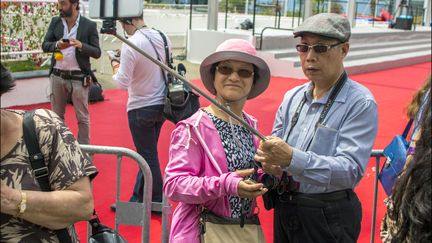 Selfie chinois devant le tapis rouge
 (Jean-François Lixon)