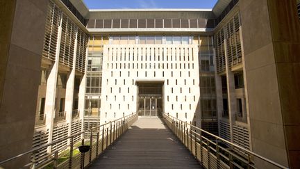 Le palais de justice d'Aix-en-Provence, o&ugrave; la cour d'assises&nbsp;a condamn&eacute;, le 7 novembre 2014, une m&egrave;re et son ex-amant pour le viol d'une fillette de 3 ans. (CAMILLE MOIRENC / HEMIS.FR / AFP)