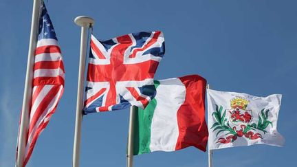 &nbsp; (Des drapeaux étrangers sur la promenade des Anglais, à Nice © Maxppp)