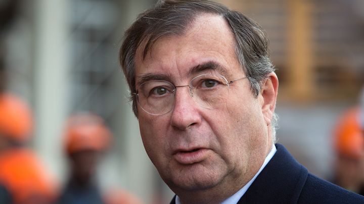 Martin Bouygues lors d'une visite du chantier du nouveau minist&egrave;re de la D&eacute;fense &agrave; Balard, le 17 janvier 2014. (JOEL SAGET / AFP)