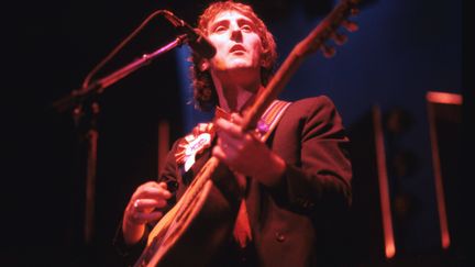 Denny Laine en concert avec les Wings à Londres le 3 décembre 1979 (FRASER GRAY / REX / SIPA)