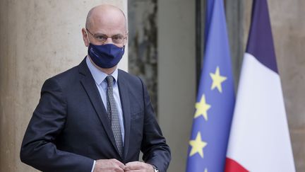 Le ministre de l'Education nationale, de la Jeunesse et des Sports, Jean-Michel Blanquer, quitte l'Elysée le 13 janvier 2021. (LUDOVIC MARIN / AFP)