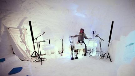 Norvège : il sculpte des instruments directement dans la glace (France 2)