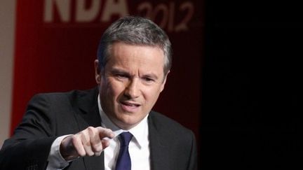 Nicolas Dupont-Aignan tient meeting à Paris, le 22 janvier 2012. (AFP - Thomas Samson)