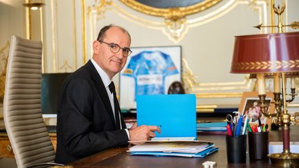 Le Premier ministre Jean Castex le 3 août 2020 dans son bureau de l'Hôtel Matignon à Paris. (MARTIN BUREAU / AFP)