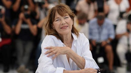 Jane Birkin pose pendant le Festival de Cannes, le 8 juillet 2021, pour la présentation du film de sa fille Charlotte Gainsbourg "Jane par Charlotte". (VALERY HACHE / AFP)