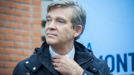 Arnaud Montebourg lors d'un meeting devant un supermarché, le 22 octobre 2021, à Gonesse (Val-d'Oise). (MAGALI COHEN / HANS LUCAS / AFP)