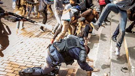 Responsable photo de l’AFP pour l’Afrique, il est désigné meilleur photographe d’agence par le Time. Marco Longari observe les troubles politiques et les avaries institutionnelles qui gangrènent son continent d’adoption. Mais pour lui, on ne peut le résumer à un territoire essoré par les conflits et la corruption, constatant chaque jour les mutations et les améliorations sur son compte Instagram, @marcolongari. (Marco Longari / AFP)