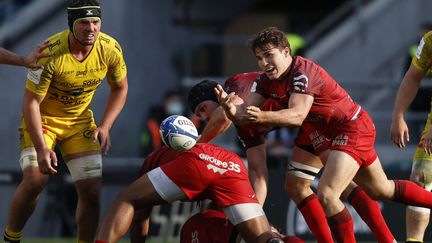 Antoine Dupont et les Toulousains ont souffert mais décrochent leur cinquième titre européen, samedi 22 mai 2021 contre La Rochelle à Londres. (ADRIAN DENNIS / AFP)