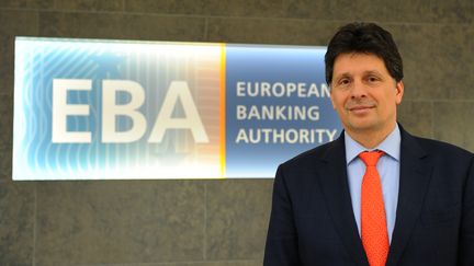 Le siège de l'Autorité Bancaire Européenne ( EBA) et son chef Adam Farkas, le 23 mars 2017, sur Canary Wharf, à Londres (ALICE DORE / AFP)