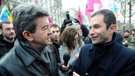 Jean-Luc Mélenchon et Benoît Hamon, le 21 janvier 2010 lors d'une manifestation à Paris. (CHAMUSSY / SIPA)