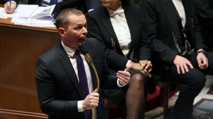 Le ministre du Travail Olivier Dussopt s'exprime lors d'une séance de questions à l'Assemblée nationale, à Paris, le 31 octobre 2023. (EMMANUEL DUNAND / AFP)