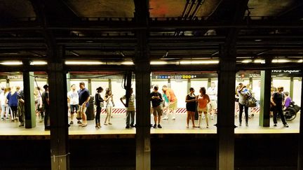 Attente sur un quai de métro à New-York. (GETTY IMAGES)