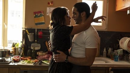 Leïla Bekhti (à gauche) et Tahar Rahim dans la série "The Eddy". (ROGER DO MINH)