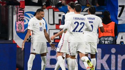 Kylian Mbappé célébre son but face à la Belgique jeudi 7 octobre.&nbsp; (FRANCK FIFE / AFP)