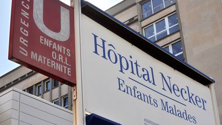 L'hôpital Necker, dans le 15e arrondissement de Paris. (LIONEL BONAVENTURE / AFP)