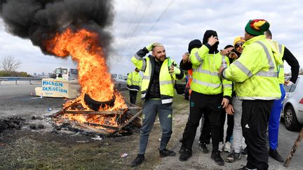 "Gilets jaunes" : qui sont les auteurs des violences ?