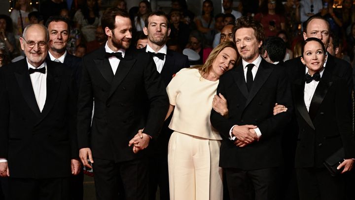 Laurent Desmard (président d’honneur de la Fondation Abbé Pierre), Christophe Robert (Directeur général) et l’équipe du film lors du festival de Cannes 2023. (LOIC VENANCE / AFP)