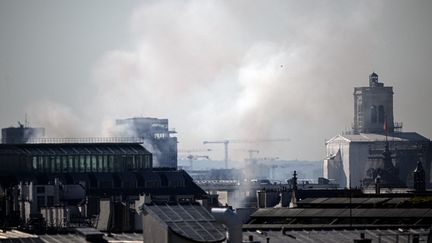 Un incendie s'est déclaré, le 25 juin 2024, dans le 4e arrondissement de Paris, en plein cœur de la capitale. (LIONEL BONAVENTURE / AFP)