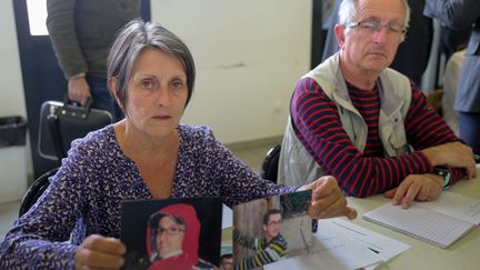 La famille de Nicolas Suppo, lors d'une conférence de presse suite à l'affaire Nordal Lelandais, le 27 avril 2018.&nbsp; (SYLVAIN MUSCIO / MAXPPP)