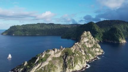 France 2 consacre une série aux plus belles îles de la planète. Ce samedi 16 juillet, direction le large du Costa Rica, à la découverte de l'île qui a inspiré Jurassic Park. (FRANCE 2)