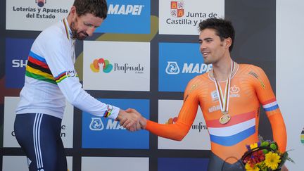 Tom Dumoulin sert la main de Bradley Wiggins lors des championnats du monde 2014, après l'épreuve de contre-la-montre (DE WAELE TIM / TDWSPORT SARL)