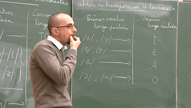 Des cours élaborés par l'Université
 (France 3)