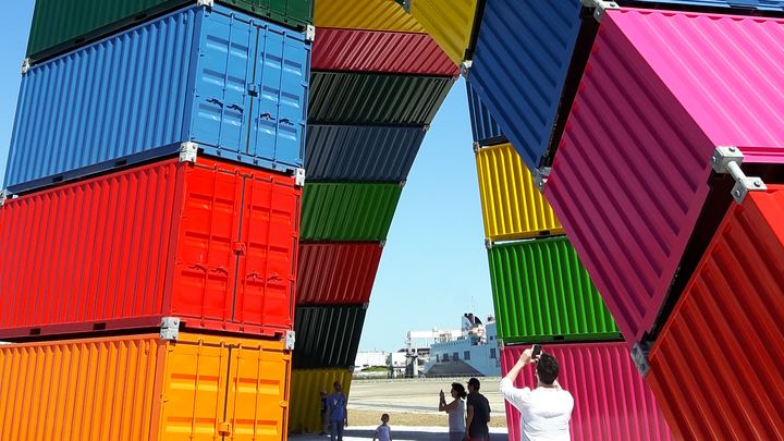 Catène de containers, une création de Vincent Ganivet au Havre (RADIO FRANCE / Anne Chépeau)