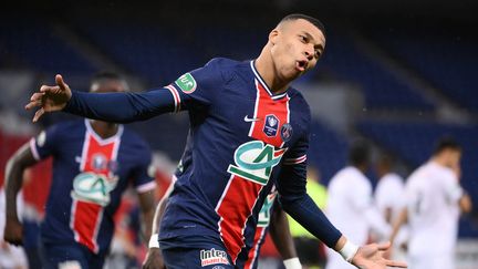 Remplaçant au coup d'envoi, Mbappé n'aura mis qu'une minute pour être décisif. (FRANCK FIFE / AFP)