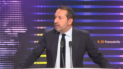 "Oui", le RN votera la censure à ce stade, car les concessions du Premier ministre sont du "bricolage", affirme Sébastien Chenu