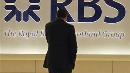 La Royal Bank of Scotland (RBS) va supprimer 3.700 emplois dans son réseau britannique. (© AFP - Shaun Curry)