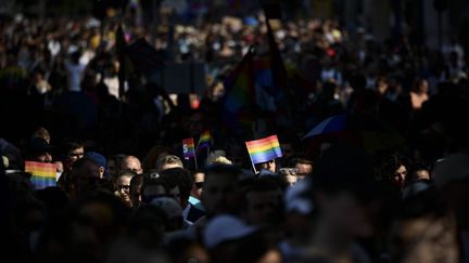 Une marche des fiertés à Budapest (Hongrie), le 24 juillet 2021. (ANNA SZILAGYI / AP / SIPA)