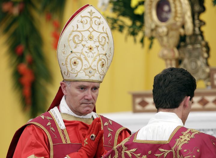 Bernard Fellay participe à une cérémonie d'ordination de prêtres et de diacres, le 29 juin 2012, à Ecône (Suisse). (DENIS BALIBOUSE / REUTERS)